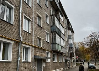 Продам 5-ком. квартиру, 43 м2, Киров, Советская улица, 13