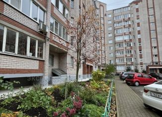 Продаю 2-ком. квартиру, 61 м2, Великий Новгород, Большая Московская улица, 104к2