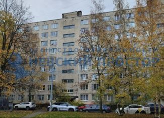 Продам трехкомнатную квартиру, 62.3 м2, Санкт-Петербург, метро Звёздная, Купчинская улица, 19к2