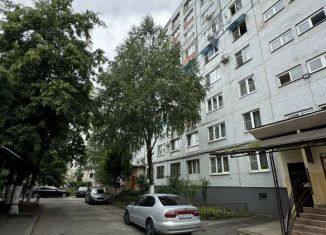 Продам 3-ком. квартиру, 70 м2, Владикавказ, улица Цоколаева, 8