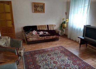 Сдам 3-комнатную квартиру, 85 м2, Оренбург, улица Челюскинцев, 17Б