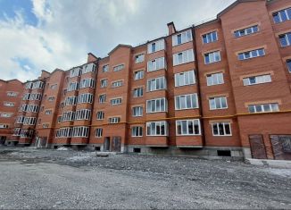 Продаю 2-ком. квартиру, 72 м2, Владикавказ, улица Хадарцева, 41