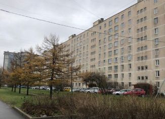 Продам трехкомнатную квартиру, 64 м2, Санкт-Петербург, метро Звёздная, Купчинская улица, 24