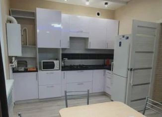 Продается двухкомнатная квартира, 57 м2, Каменск-Шахтинский, улица Кирова, 80