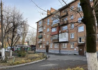 Сдаю 1-ком. квартиру, 30 м2, Владикавказ, улица Ватутина, 57