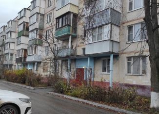 Сдам в аренду 2-ком. квартиру, 35 м2, Дедовск, улица Красный Октябрь, 1