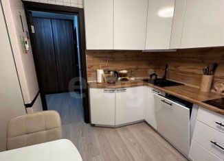 Сдача в аренду 2-ком. квартиры, 50 м2, Тюмень, Транспортная улица, 108