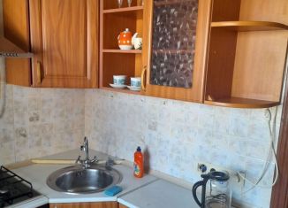 Сдаю в аренду 2-ком. квартиру, 50 м2, Хабаровск, улица Карла Маркса, 128