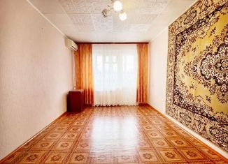 Продается двухкомнатная квартира, 44 м2, Орск, улица Комарова, 14