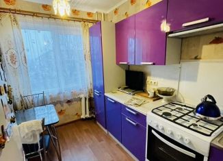 Продается 2-комнатная квартира, 42.9 м2, Новгородская область, улица Химиков, 2