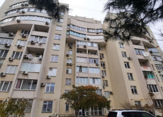 Продается 4-комнатная квартира, 109 м2, Евпатория, улица Дёмышева, 125А