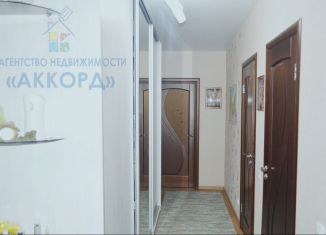 Продаю двухкомнатную квартиру, 64.5 м2, Алтайский край, улица Гущина, 173