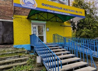 Продаю торговую площадь, 53 м2, Усолье-Сибирское, улица Куйбышева, 1А