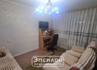 Продам 3-ком. квартиру, 60 м2, Курская область, улица Крюкова, 14Б