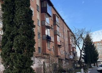 Продам трехкомнатную квартиру, 90 м2, Владикавказ, улица Генерала Дзусова, 22к1, 14-й микрорайон